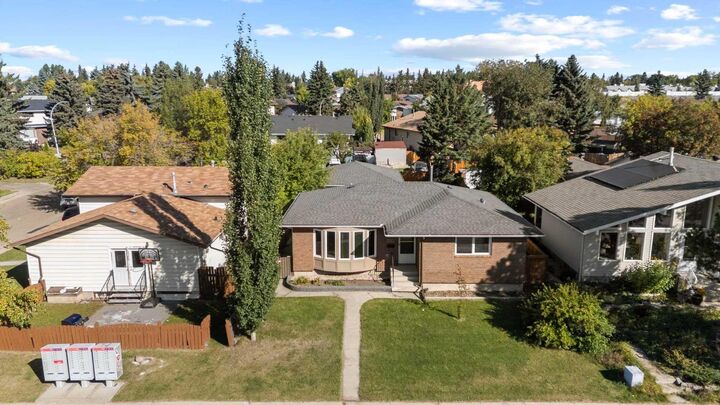 Property Photo:  6218 34A Avenue  AB T6L 1E4 