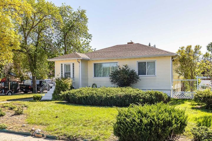Property Photo: 77 9 Street NE AB T1A 5S1