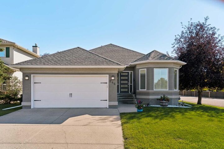 Property Photo:  246 Woodpark Green SW  AB T2W 6E9 