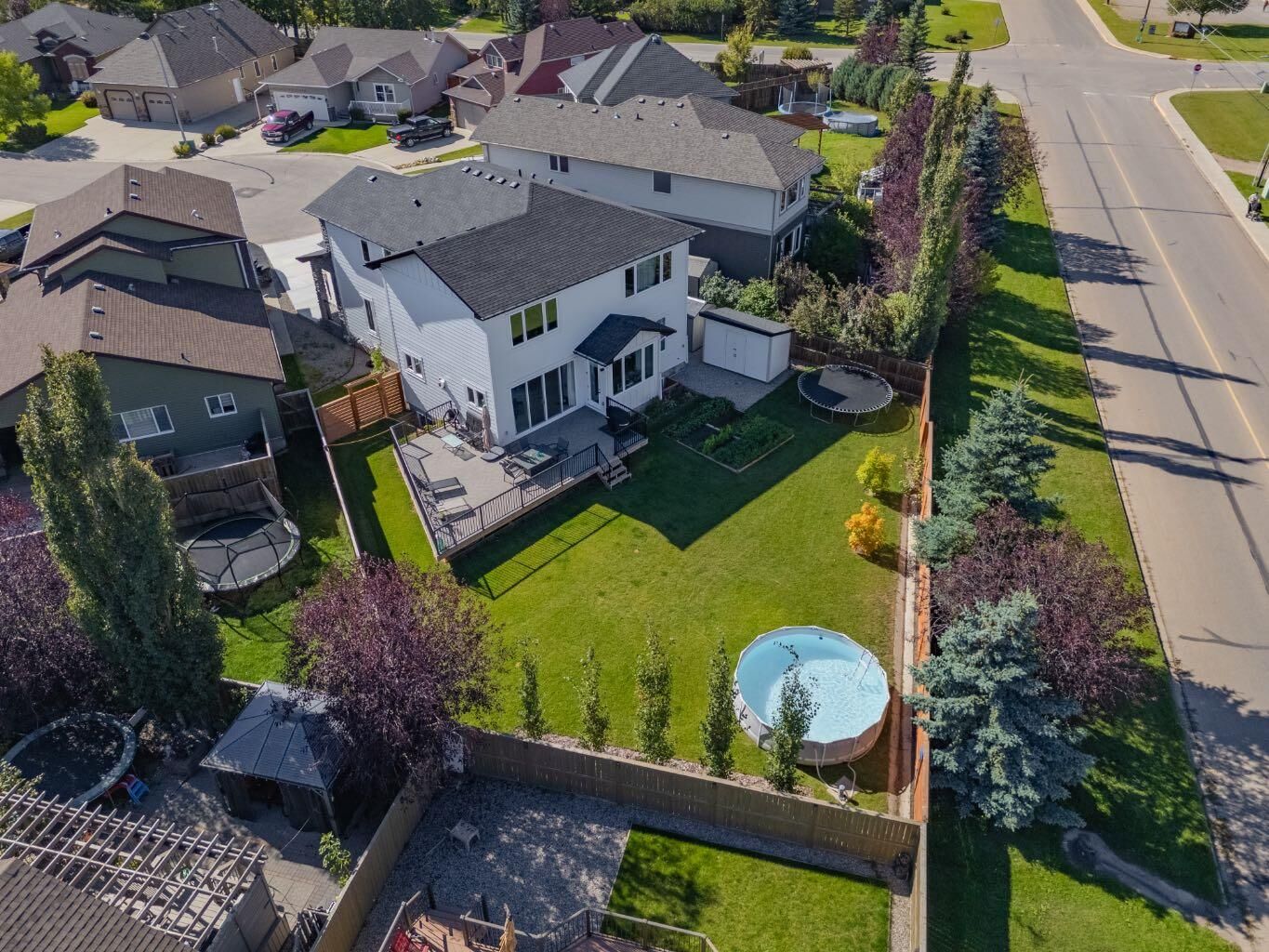 Property Photo:  30 Silverstone Place  AB T0M 0W0 