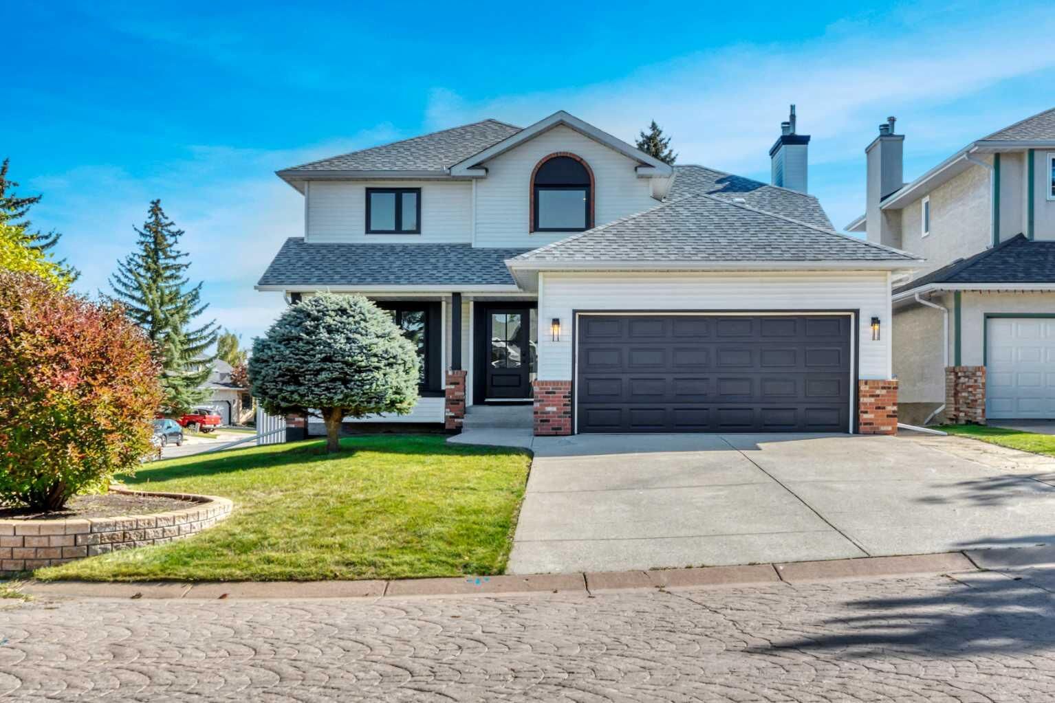 Property Photo:  238 Hawktree Bay NW  AB T3G 2Z3 