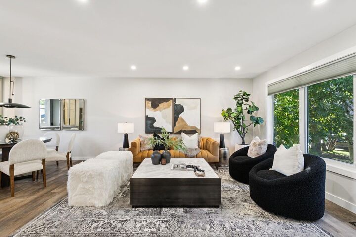 Property Photo:  36 Bracebridge Crescent SW  AB T2W 0Y7 