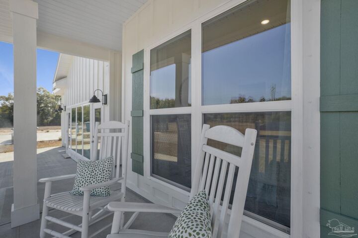 Property Photo:  2727 Grayson Dr  FL 32533 