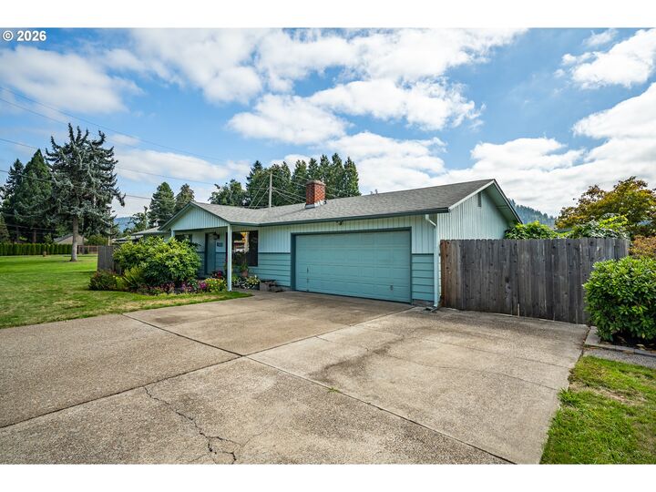 Property Photo: 6111 Thurston Rd OR 97478