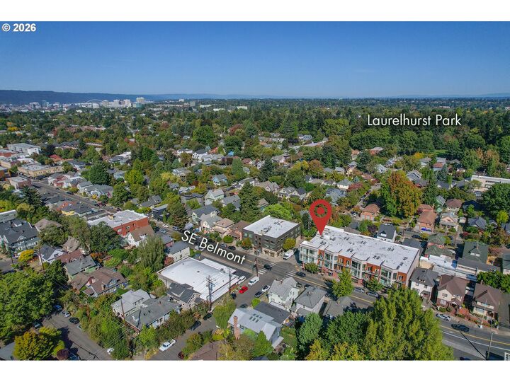 Property Photo: 838 SE 38th Ave 306 OR 97214