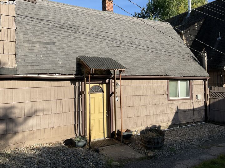 Property Photo: 47 W 25th Ave Ave OR 97405