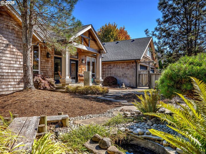 Property Photo: 2499 Pine Ridge Dr OR 97138