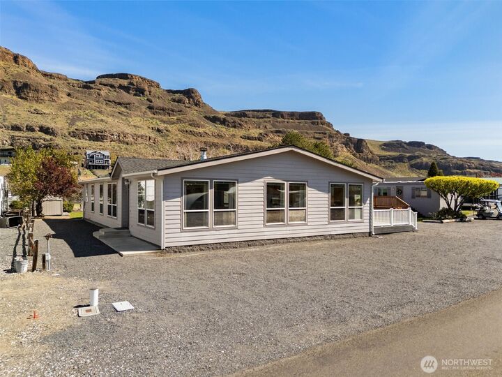 Property Photo: 905 Hunter Ave SW WA 98848