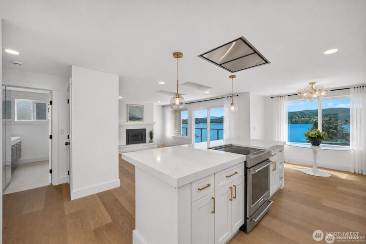 Property Photo:  610  Northshore Drive 6121  WA 98226 