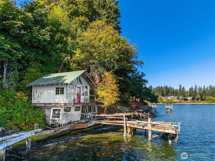 Property Photo:  9588  Green Spot Place NE  WA 98110 