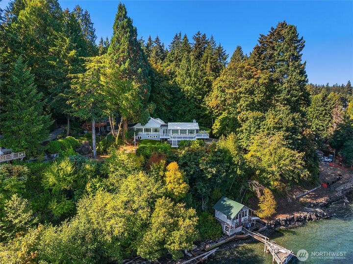 Property Photo: 9588 Green Spot Place NE WA 98110
