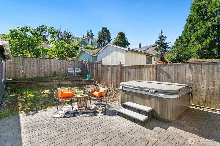 Property Photo: 4329 5th Avenue NE WA 98105