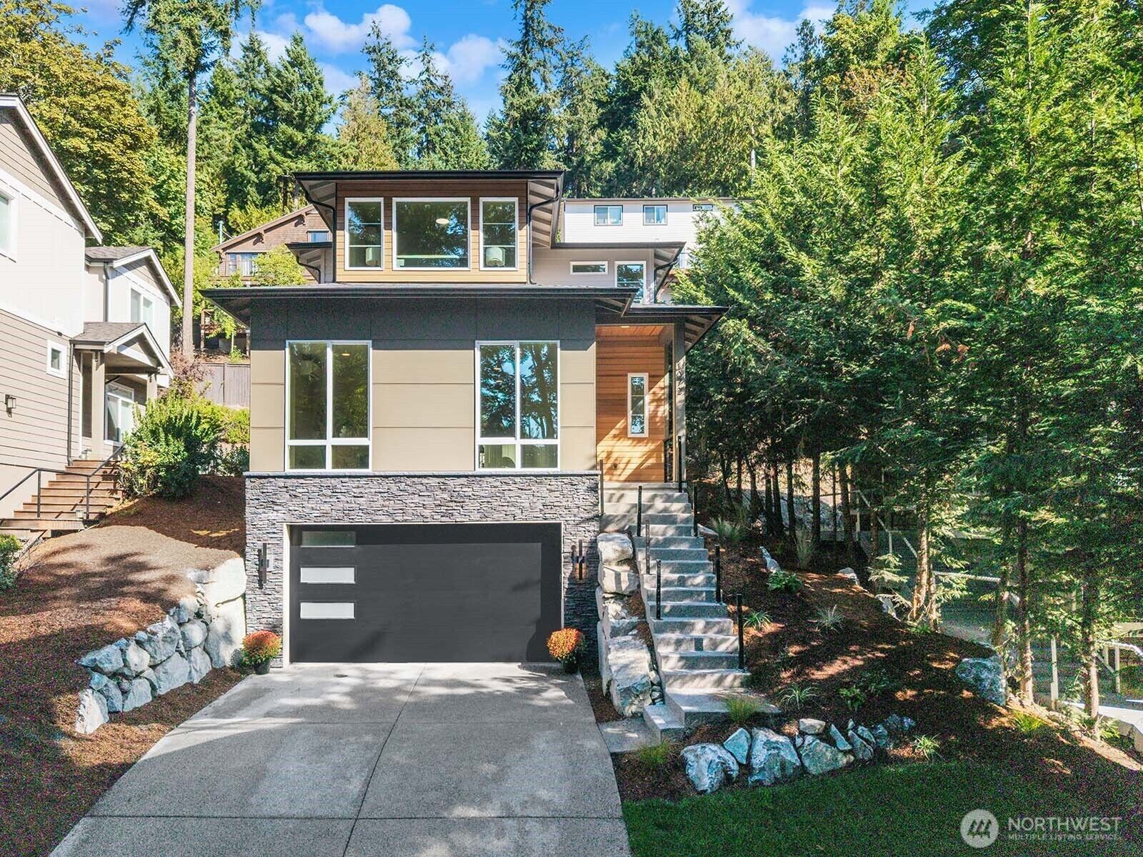 Property Photo: 1072 205th Avenue NE WA 98074
