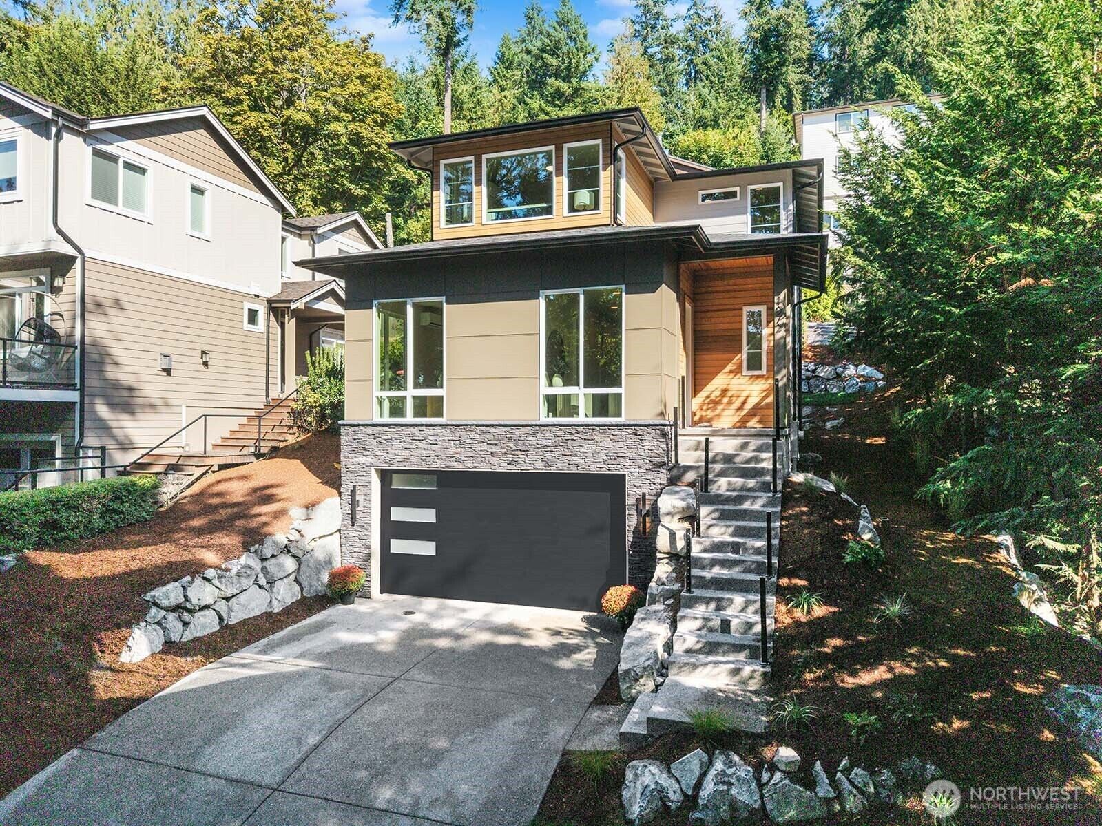 Property Photo:  1072  205th Avenue NE  WA 98074 