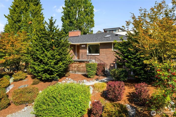 Property Photo:  11704  Palatine Avenue N  WA 98133 