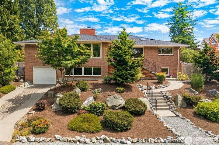 Property Photo: 11704 Palatine Avenue N WA 98133