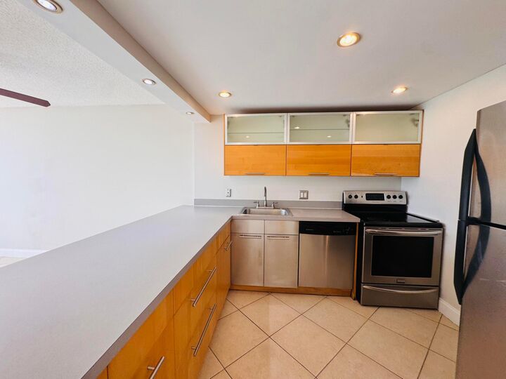 Property Photo: 500 Executive Center Drive 4A FL 33401