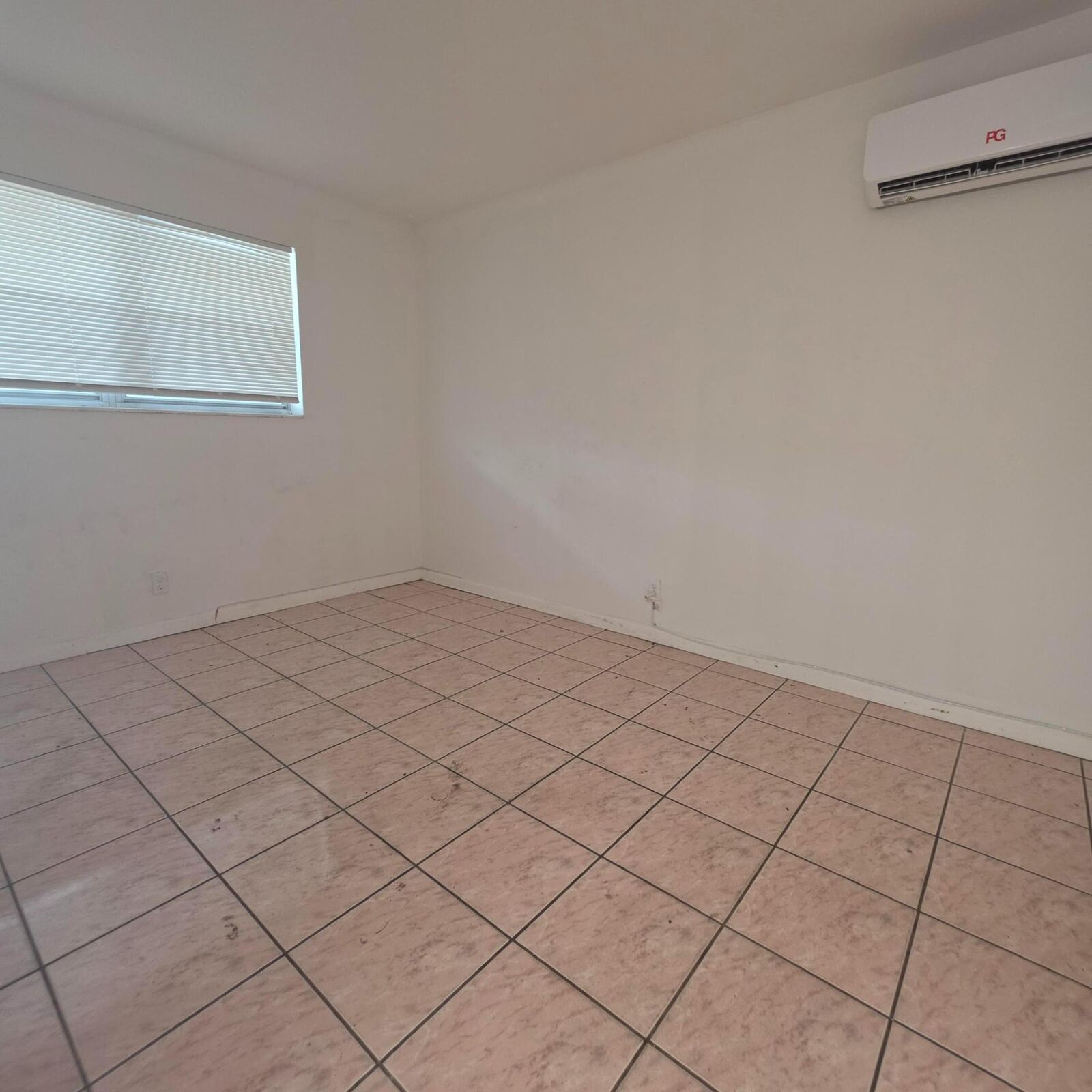 Property Photo: 1826 Sherman Street Apt 7 FL 33020