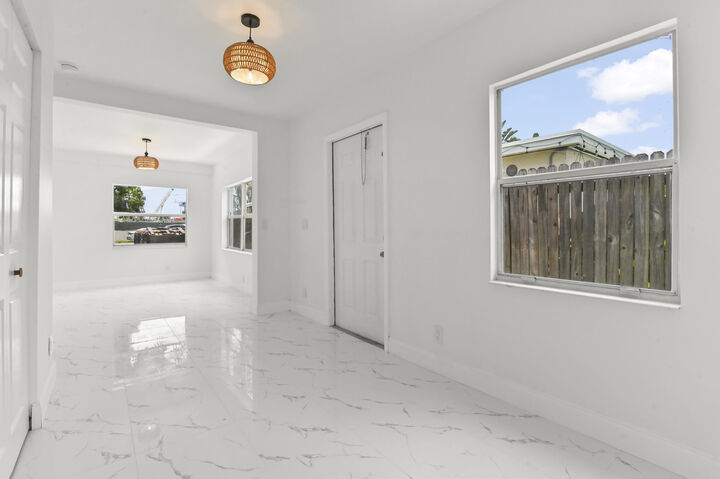 Property Photo: 515 Putnam Road FL 33405