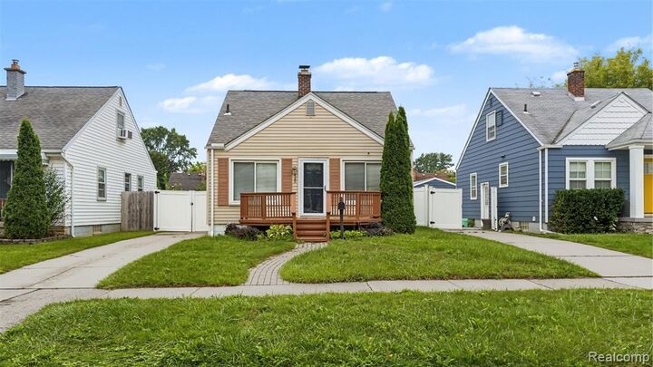 Property Photo:  425 N Minerva Avenue  MI 48067 