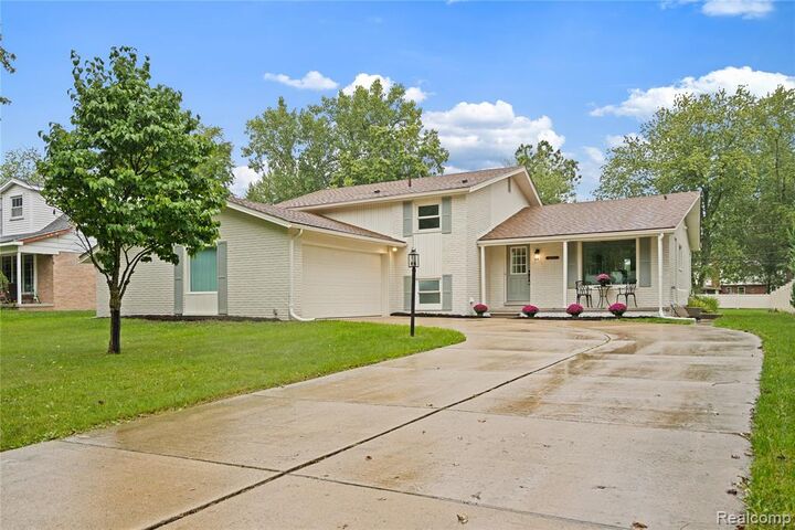 Property Photo: 8240 Hampton Road MI 48138