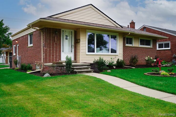 Property Photo:  12890 Hemingway  MI 48239 