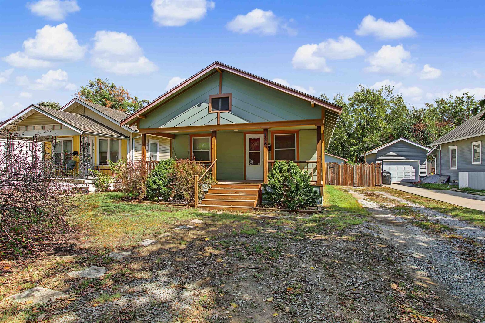 Property Photo:  128 N Sedgwick St  KS 67203 