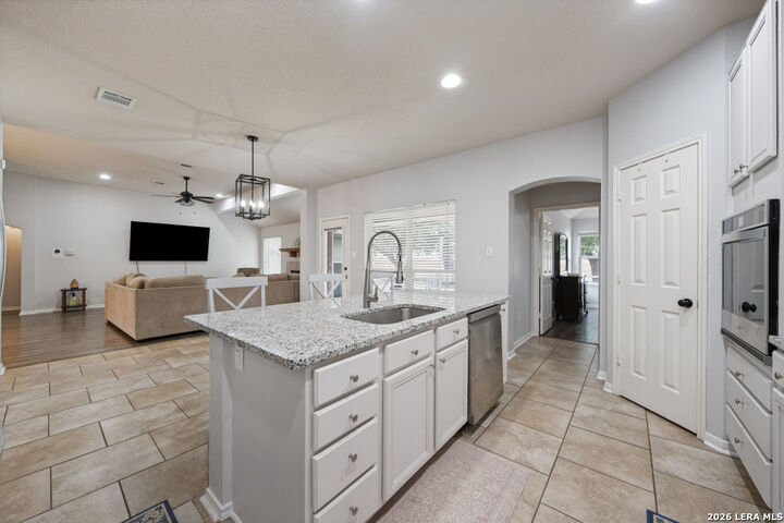 Property Photo: 653 Lake Valley Dr TX 78121