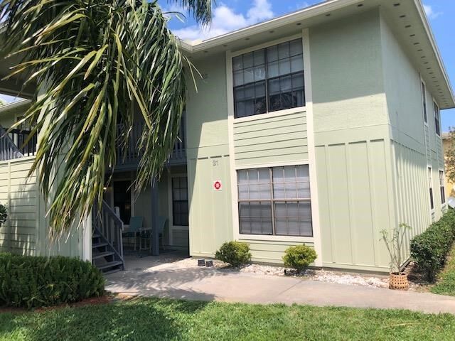 Property Photo: 21 Clipper Ct FL 32080