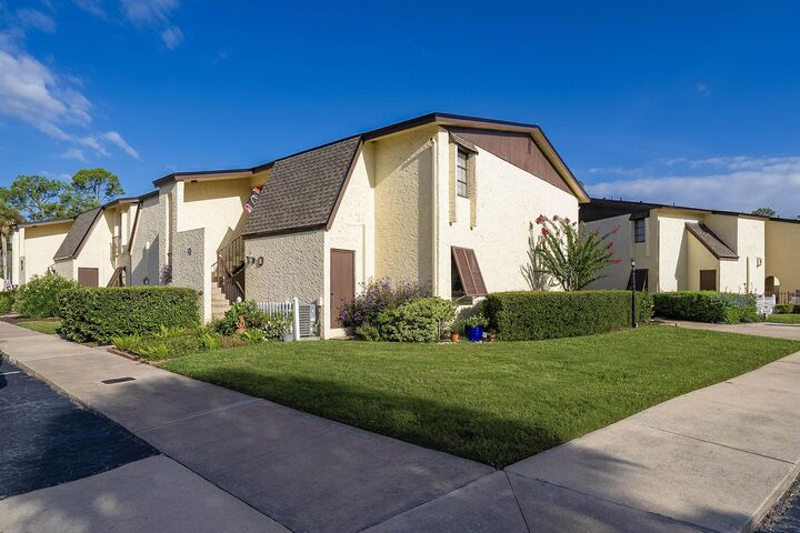 Property Photo: 600 Domenico Cir E4 FL 32086