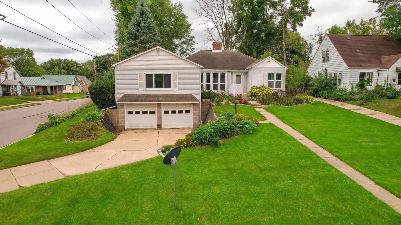 Property Photo:  600 Tremont Street  WI 53948 