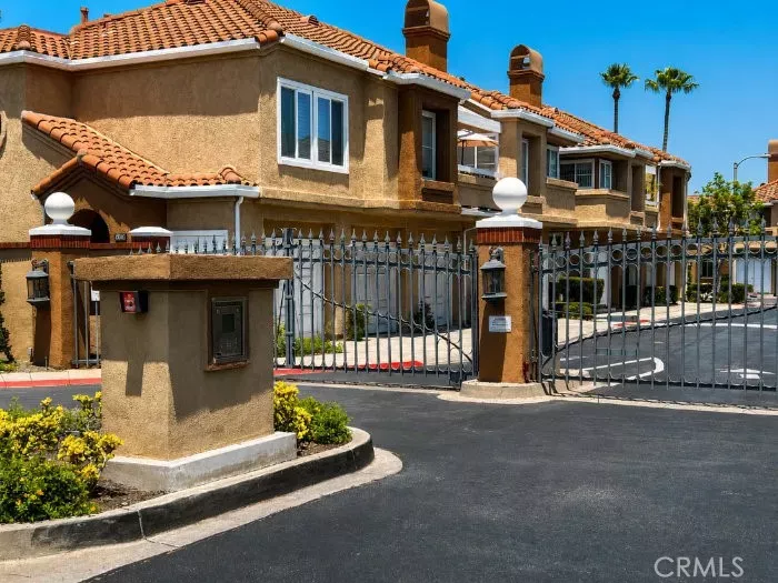 Property Photo:  22814 Sailwind Way 68  CA 92630 