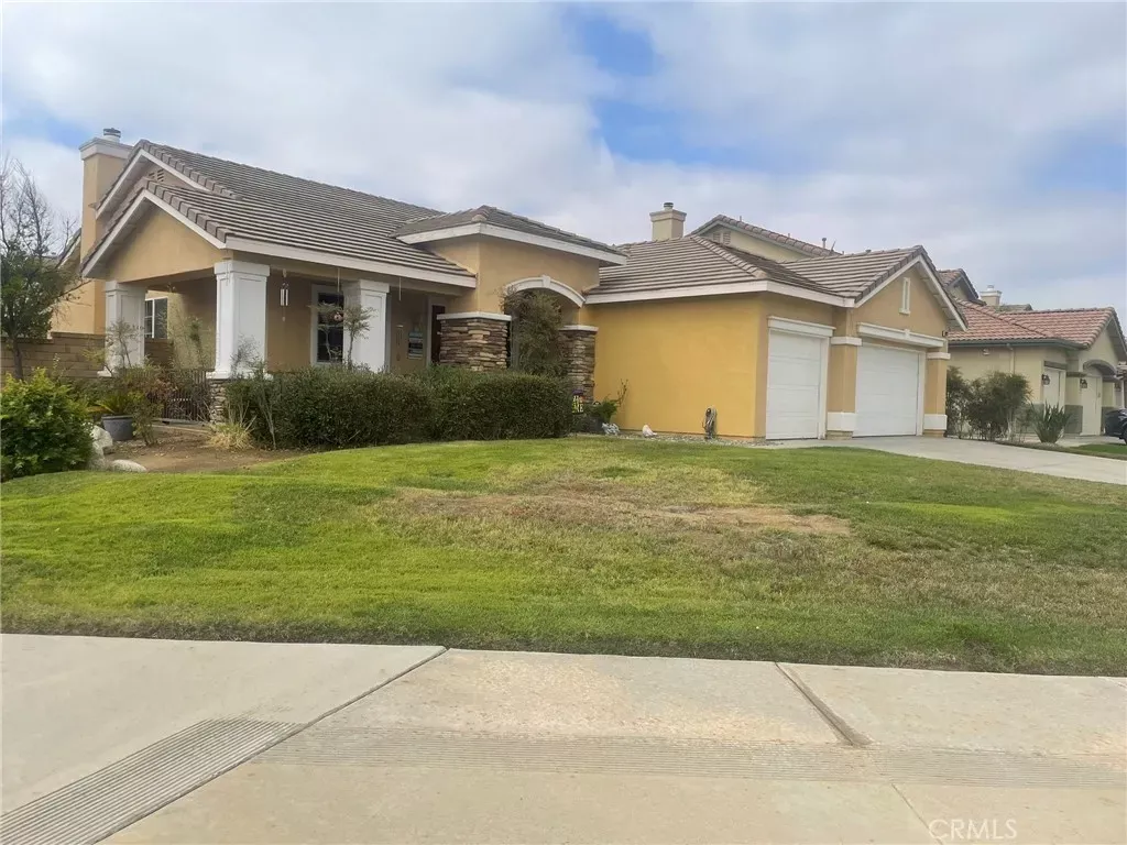 Property Photo:  28823 Sunburst  CA 92584 