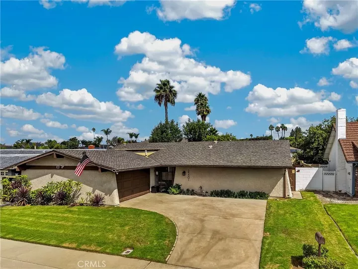 Property Photo: 25501 Gloriosa CA 92691