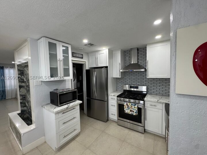 Property Photo: 1305 W 53rd St 102 FL 33012
