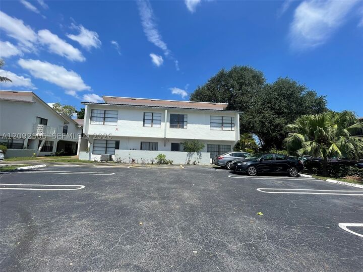 Property Photo:  2580 Coral Springs Dr 2580  FL 33065 