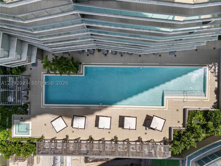 Property Photo:  77 SE 5th St 2502  FL 33131 