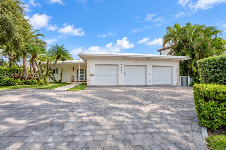 Property Photo: 705 Bella Vista Ave FL 33156