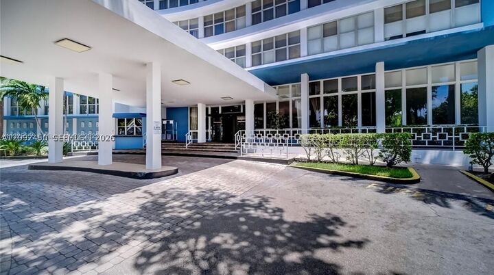 Property Photo: 7441 Wayne Ave 6L FL 33141