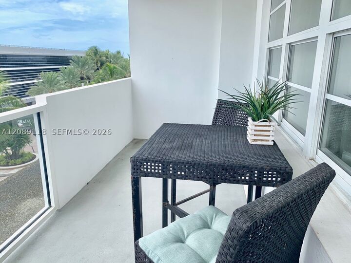 Property Photo: 100 Lincoln Rd 427 FL 33139