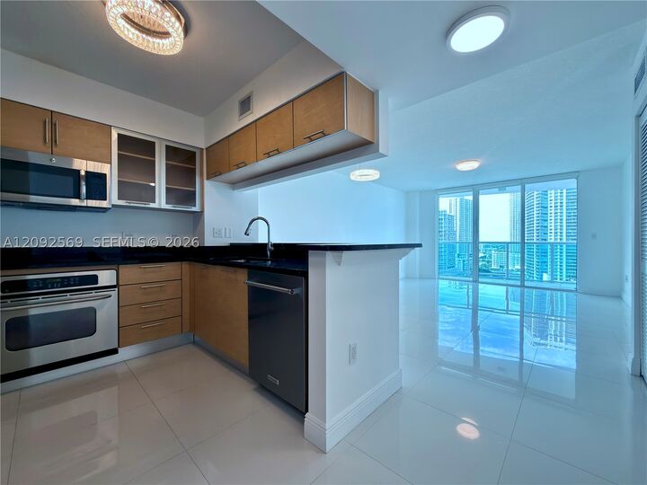 Property Photo:  31 SE 5th St 2307  FL 33131 