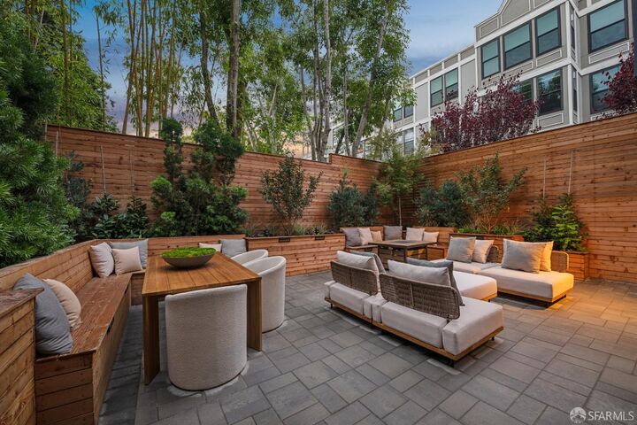 Property Photo: 2067 Ofarrell Street CA 94115
