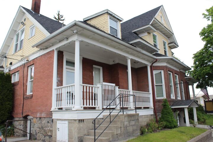 Property Photo:  1001 Augusta Ave  WA 99205 
