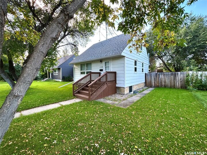 Property Photo:  150 24th Street E  SK S6V 1R5 