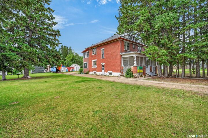 Property Photo:  701 2nd Avenue  SK S0E 1P0 