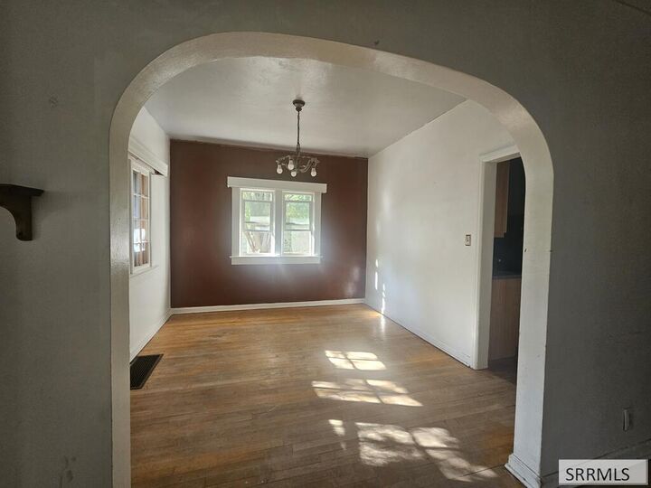 Property Photo: 140 N Lincoln Avenue ID 83204