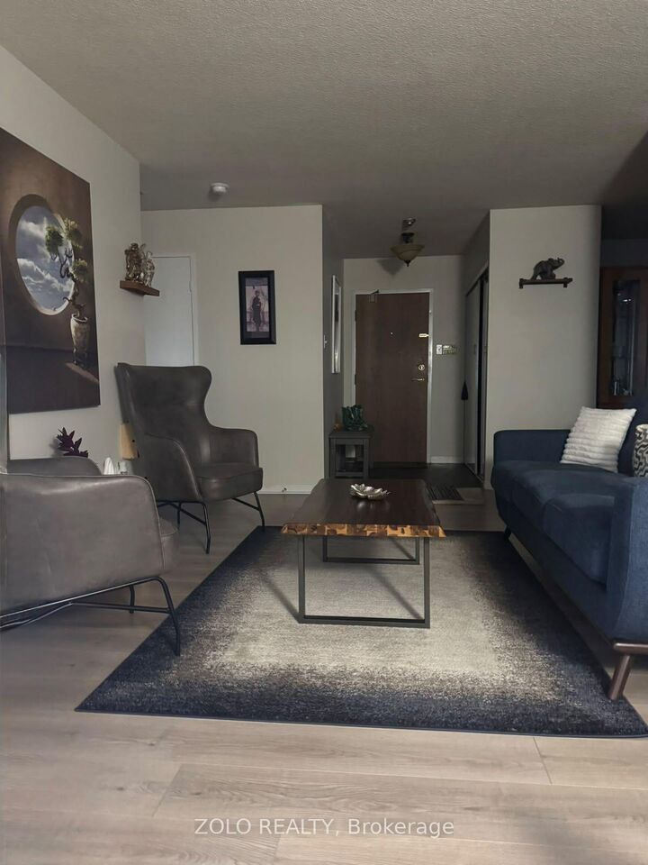 Property Photo:  550 Webb Drive  ON L5B 3Y4 