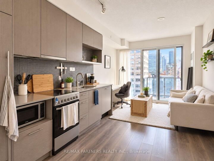 Property Photo:  435 Richmond Street W 707  ON M5V 0N3 