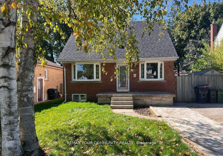 Property Photo:  16 Robertsfield Crescent  ON M1R 2X2 