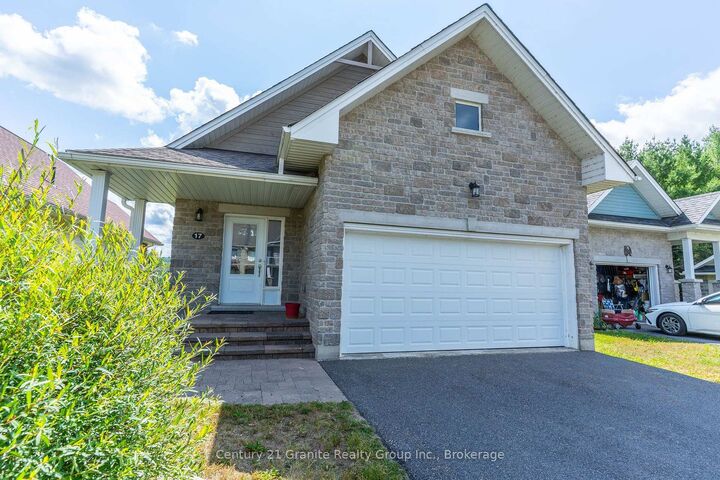 Property Photo:  17 Webb Circle  ON K0M 1S0 